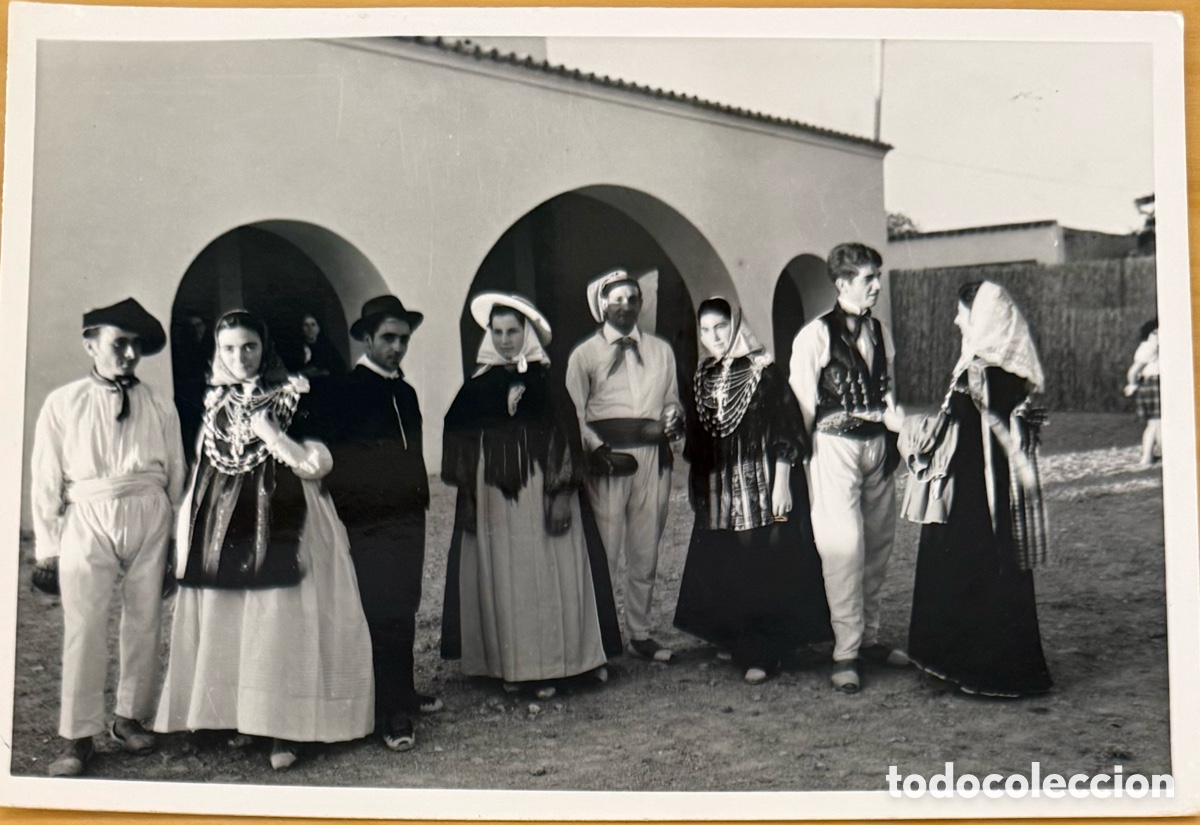 Postales: Ibiza entrada a la iglesia trajes t&iacute;picos