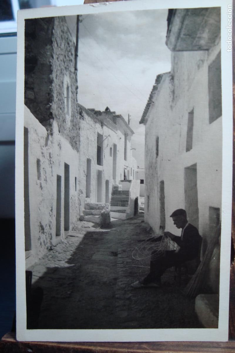 Postales: ANTIGUA POSTAL FOTOGRAFICA SE&Ntilde;OR TEJIENDO RED. IBIZA. ANTONIO PONS MELIS?