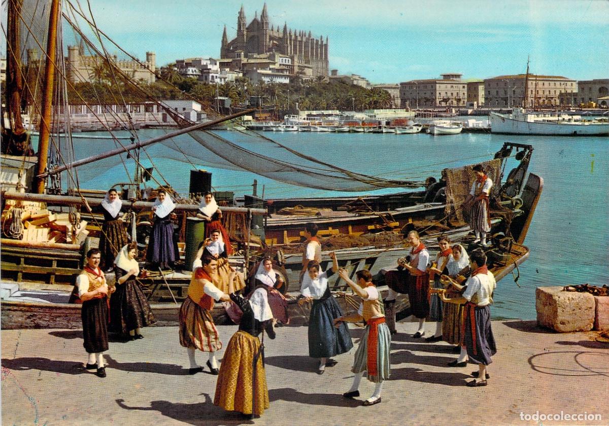 Postales: Postal de Mallorca con grupo folcl&oacute;rico y vistas a la Catedral y la Lonja