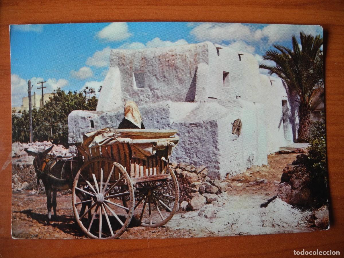 Cartes Postales: Ibiza. Construcciones y veh&iacute;culo t&iacute;picos. Circulada 1965