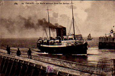 Postales: BARCOS. CALAIS. LA MALLE ENTRANT DANS LES JET&Eacute;ES. - Foto 1