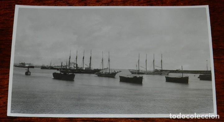 Postales: FOTO POSTAL DE BARCOS EN LAS COSTAS ESPA&Ntilde;OLAS, NO CIRCULADA. - Foto 1