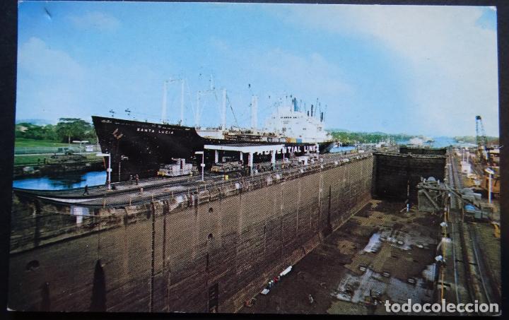 Postales: Moderno barco de Carga en el canal de Panama, postal sin circular - Foto 1