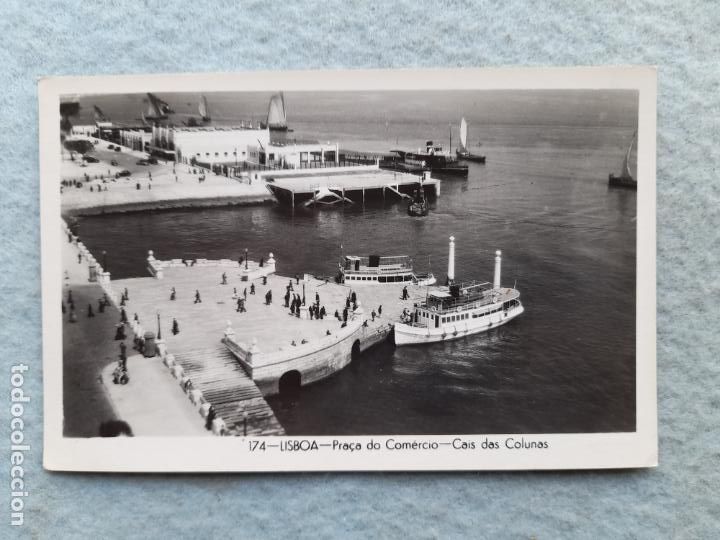 Postales: Lisboa. Pra&ccedil;a do Comercio. Barcos. - Foto 1