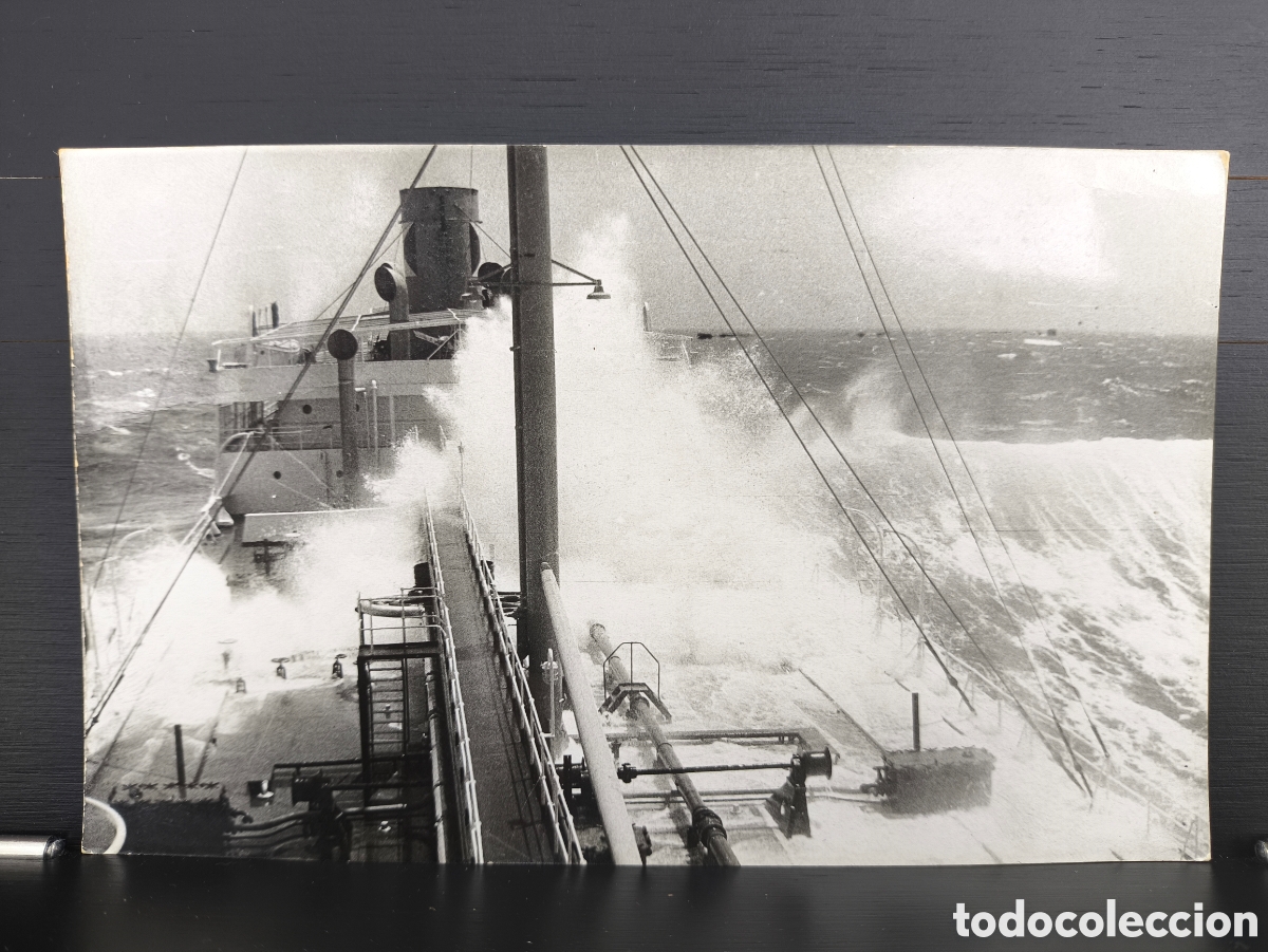 Postales: Antigua fotograf&iacute;a postal barco buque petrolero navegando con fuerte oleaje
