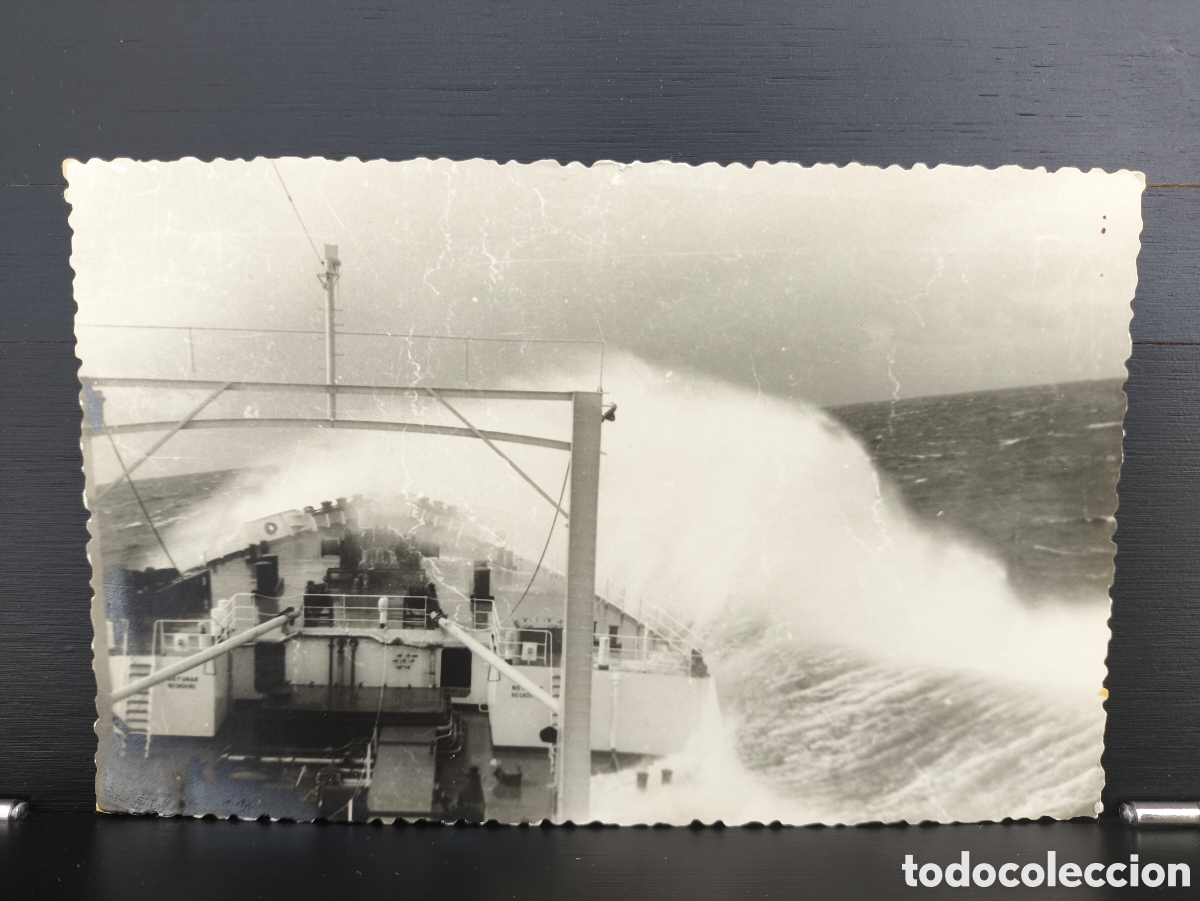 Postales: Antigua fotograf&iacute;a barco buque petrolero Mar&iacute;a de los Dolores navegando con fuerte oleaje