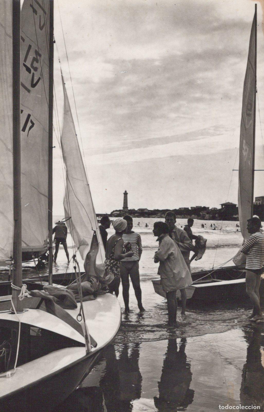 Postales: France St Georges de Didonne R&eacute;gates Plage Voiliers Unposted *YAD218