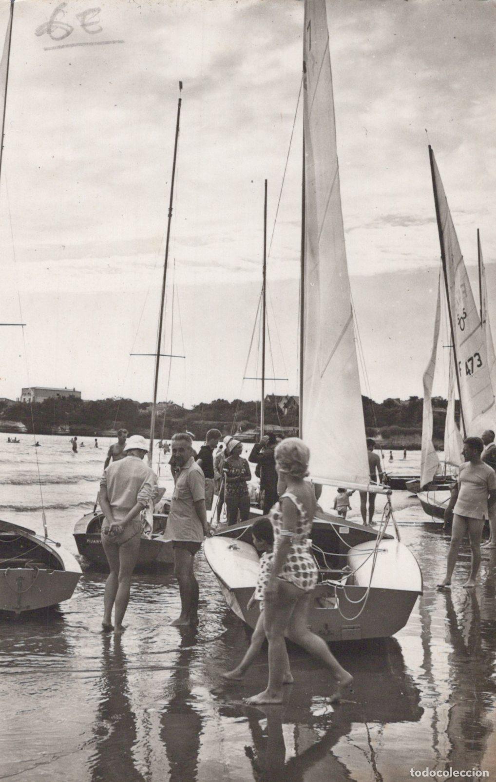 Postales: France St Georges de Didonne Plage Personnes Voiliers Ann&eacute;es 1960 *YAD223