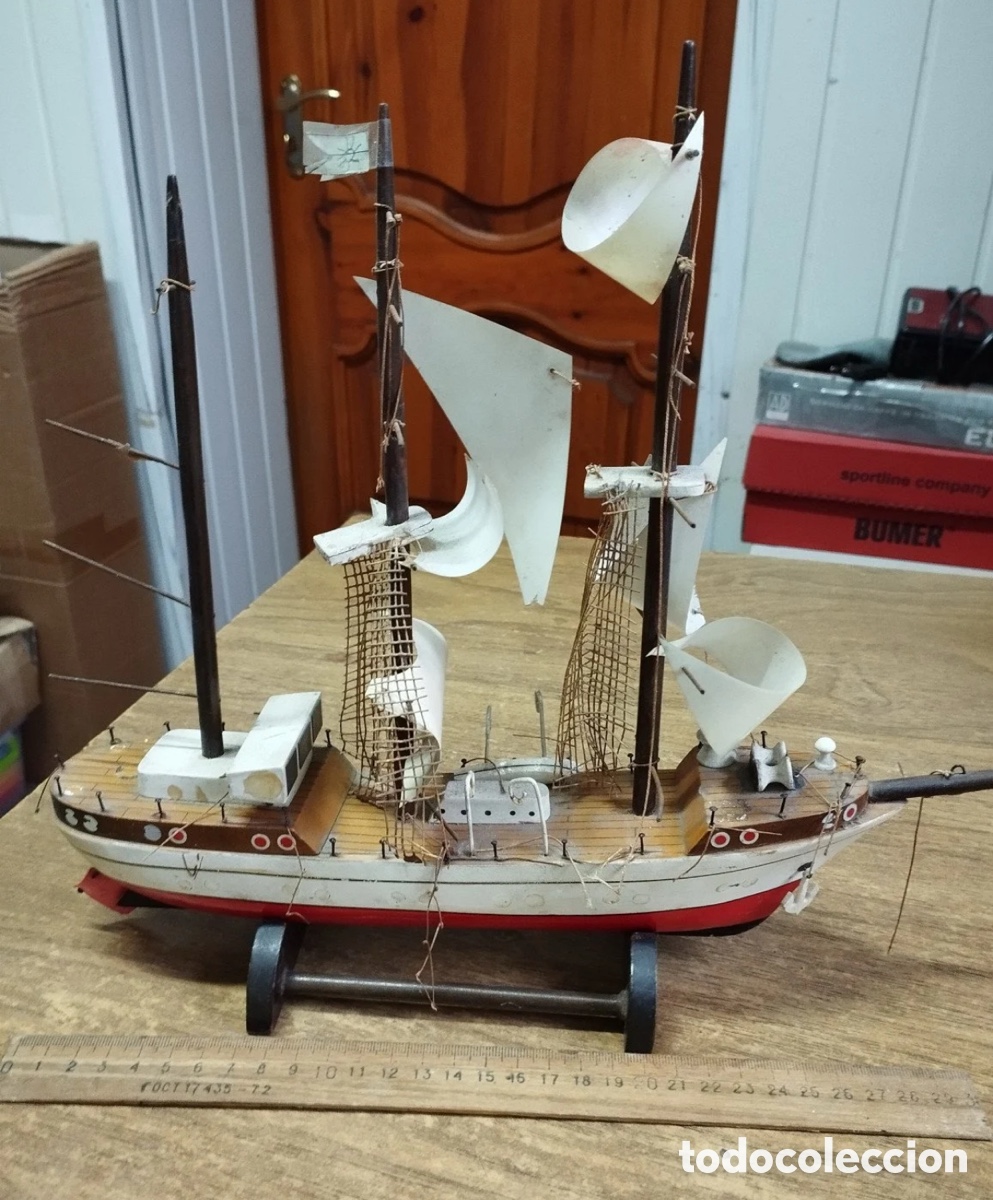 Postales: Maqueta de barco velero de madera con peana - 30 cm de largo x 30 cm de alto