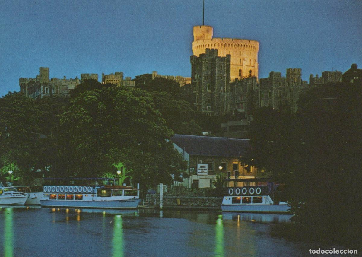 Postales: United Kingdom Windsor Castle At Night With Boats On the River Unposted *YAM407