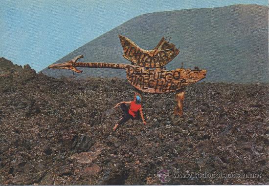 Postales: POSTAL DE LANZAROTE INDICADOR HACIA LAS MONTA&Ntilde;AS DE FUEGO ISLAS CANARIAS