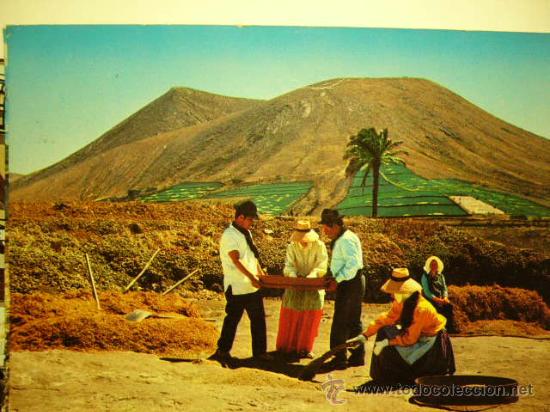 Postales: LANZAROTE.  FAENA DE LABRANZA.  COMERCIAL SILVA.  CIRCULADA. - Foto 1