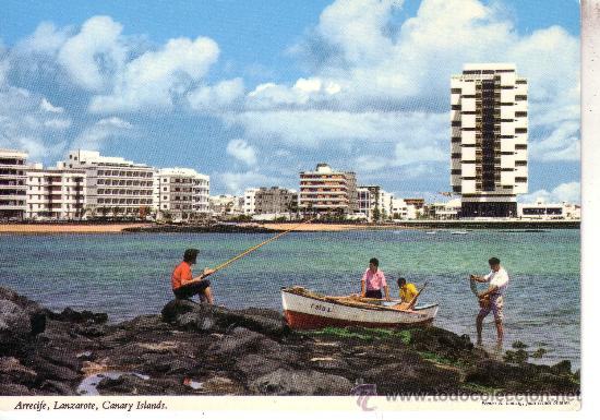 Postales: ARRECIFE - LANZAROTE - GRUPO DE PESCADORES FRENTE A LA PLAYA DEL REDUCTO