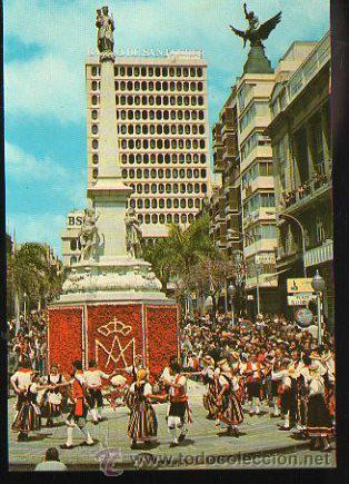 Cartes Postales: TARJETA POSTAL DE SANTA CRUZ DE TENERIFE - TRAJES TIPICOS EN LA PLAZA DE CANDELARIA