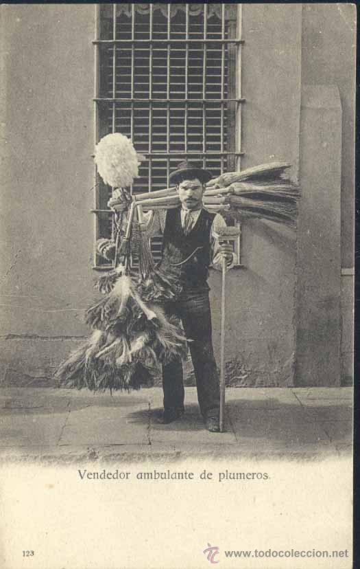 Postales: VENDEDOR AMBULANTE DE PLUMEROS - Foto 1