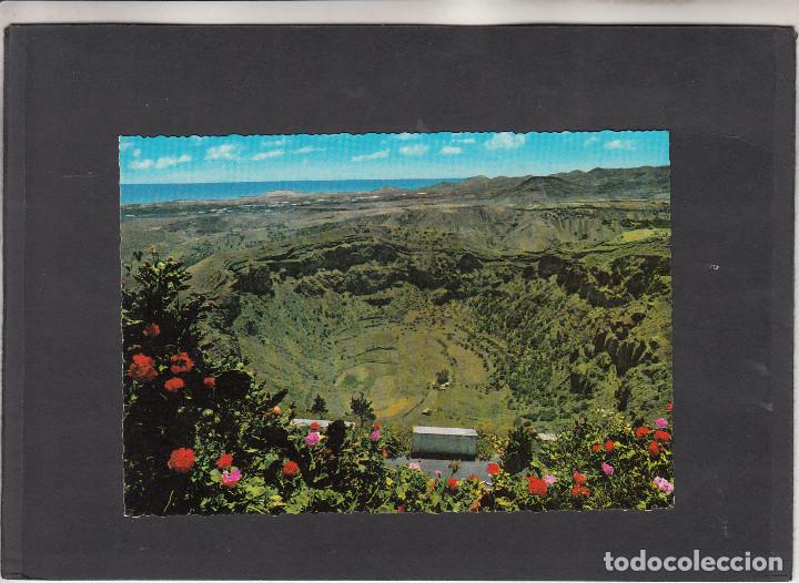 Postales: TAFIRA ALTA. CALDERA DE BANDAMA (DIA. 1,000 MTS. PROFUNDIDAD 200 MTS.)