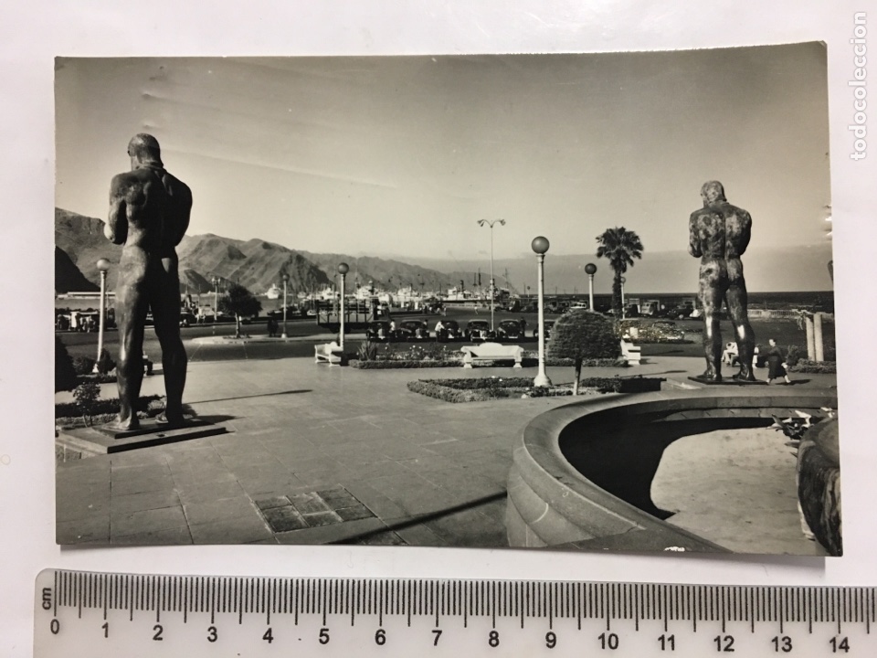 Postkarten: POSTAL. STA. CRUZ DE TENERIFE. VISTA PARCIAL DEL MUELLE. FOTO J. CEBOLLERO. H. 1955?.