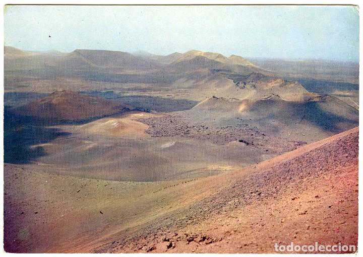 Postales: N&ordm; 2084 - ARRECIFE DE LANZAROTE. Monta&ntilde;as de Fuego. Sin circular. Ed. ARRIBAS.