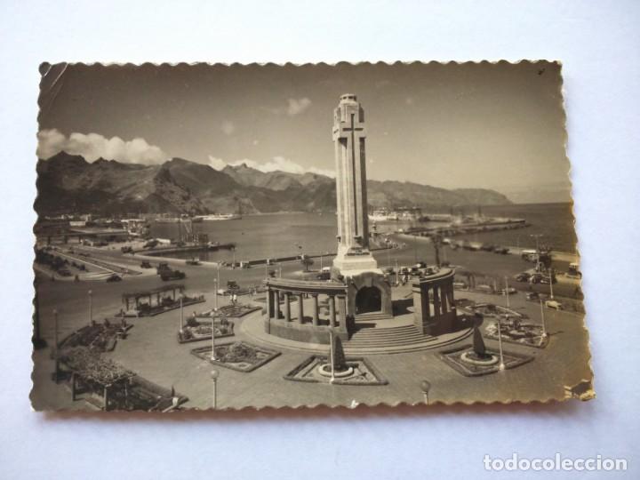 Cartes Postales: POSTAL -- SANTA CRUZ DE TENERIFE - MONUMENTO A LOS CAIDOS Y EL PUERTO -- ESCRITA --