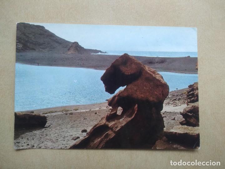 Postales: Postal lanzarote, monolito volcanico en el golfo