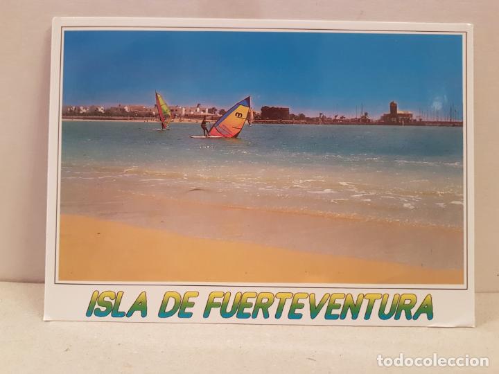Carte Fuerteventura. Carte vectorielle vierge de l'île. Frontières de