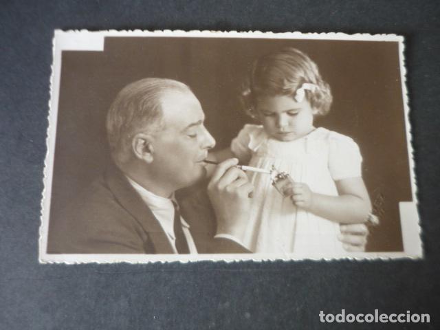 Postales: SANTA CRUZ DE TENERIFE BENITEZ FOTOGRAFO HOMBRE NI&Ntilde;A ENCENDIENDO CIGARRILLO POSTAL FOTOGRAFICA 1935