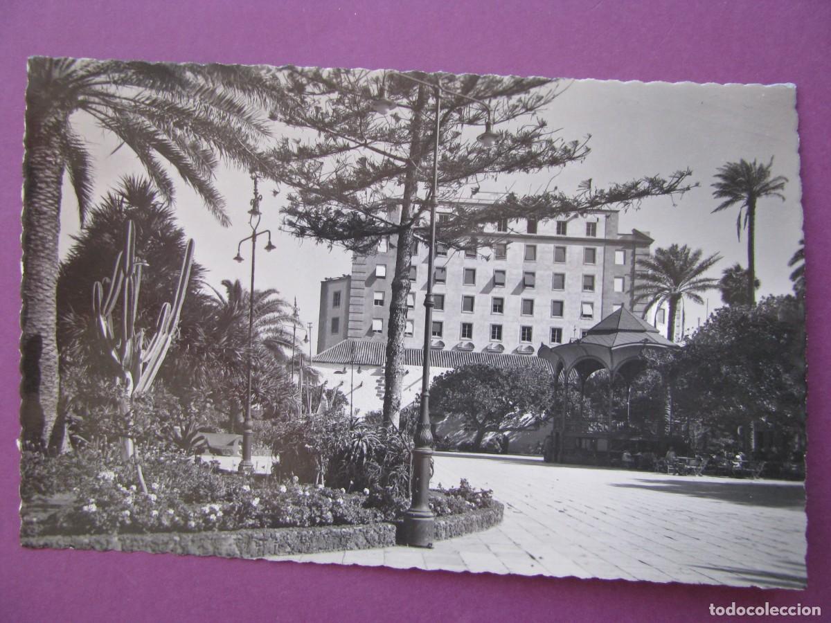 Postales: POSTAL FOTOGRAFICA DE LAS PALMAS DE GRAN CANARIA. PARQUE SAN TELMO. ED. LUJO. CIRCULADA 1954