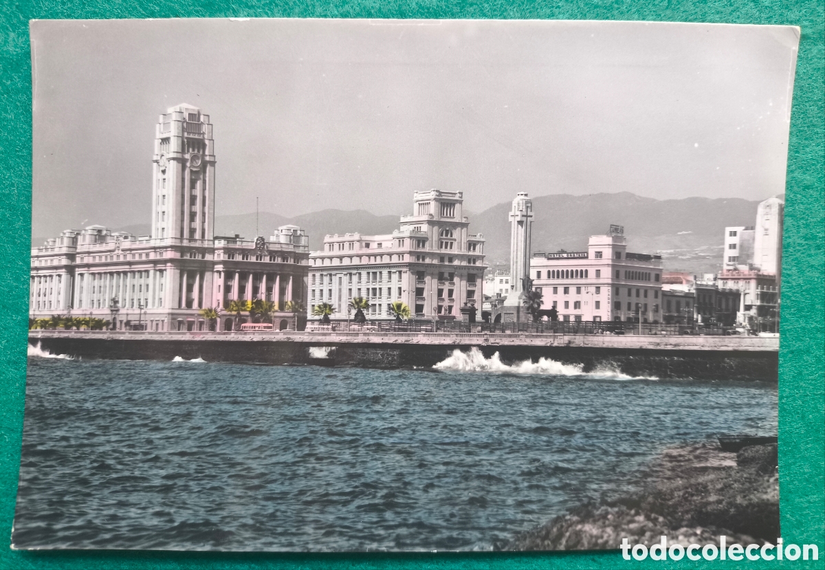 Postales: SANTA CRUZ DE TENERIFE ENTRADA AL MUELLE POSTAL FOTOGR&Aacute;FICA COLOREADA CANARIAS C. 1955