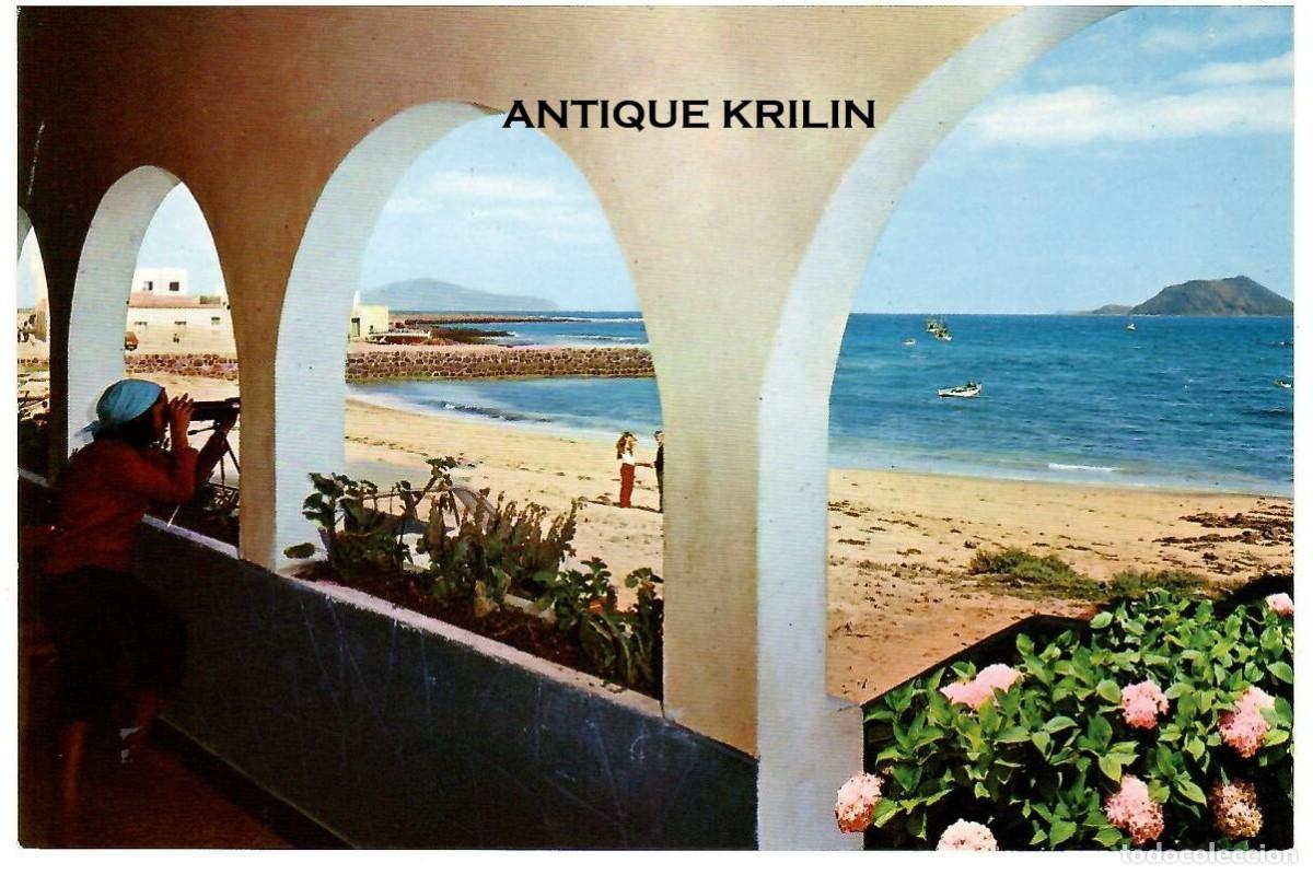 Postales: FUERTEVENTURA / CORRALEJO N&ordm; 6051 AL FONDO ISLA LOBOS / EDICIONES ISLAS / SIN FRANQUEAR