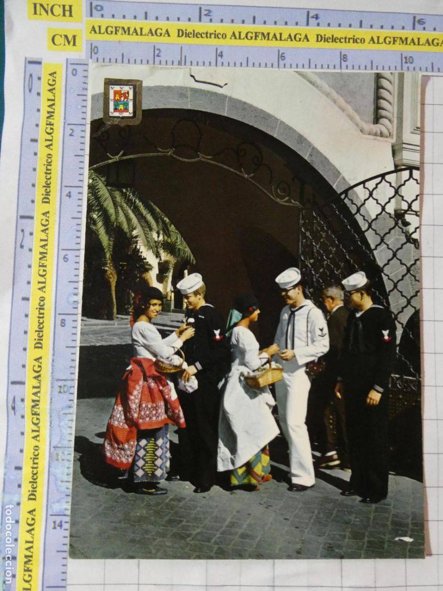 Postales: POSTAL DE GRAN CANARIA. A&Ntilde;O 1966. LAS PALMAS RECIBIENDO CON FLORES MARINEROS ARMADA US NAVY. 3073
