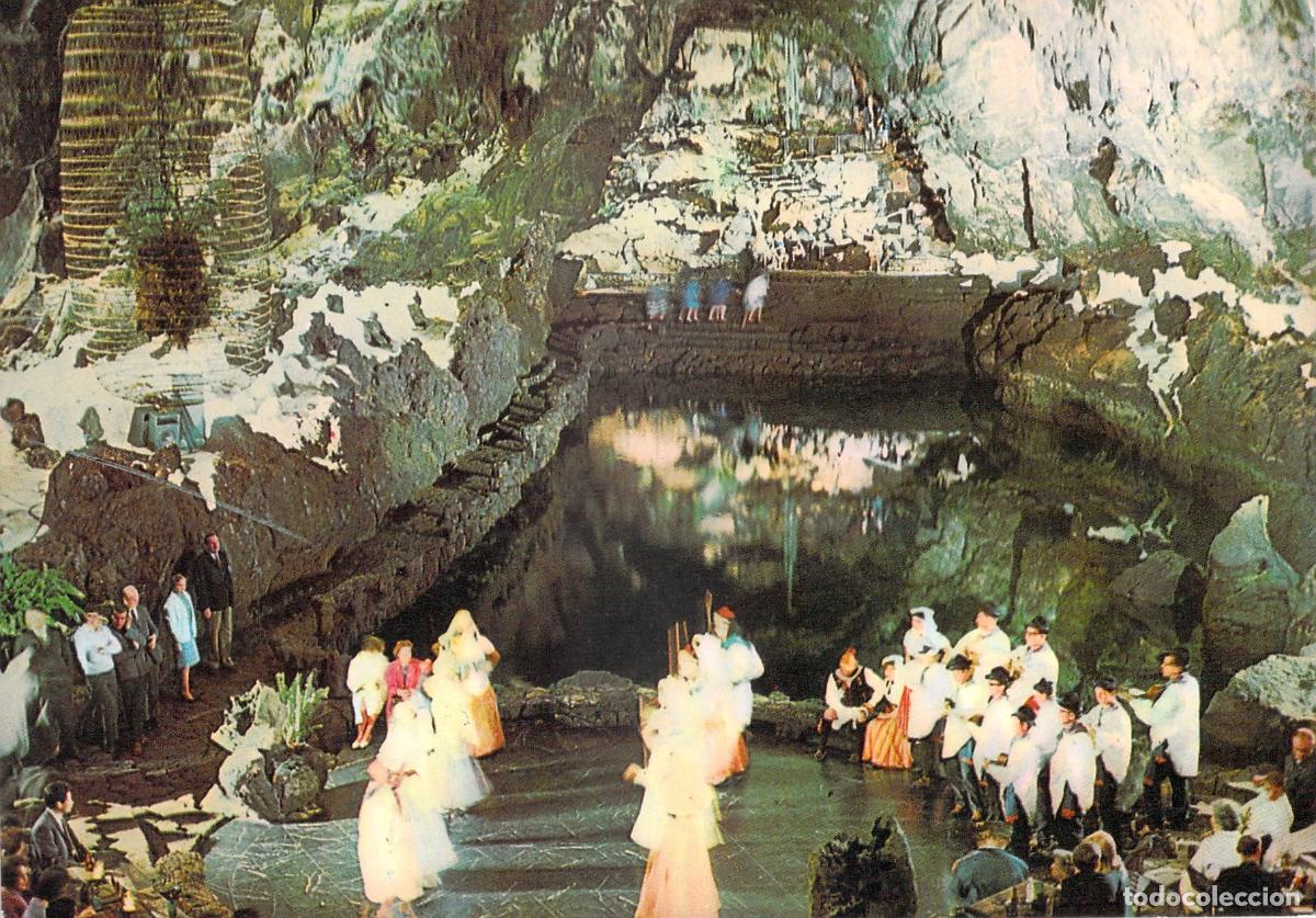 Postales: Postal de Bailes T&iacute;picos en el Interior de Los Jameos del Agua, Lanzarote