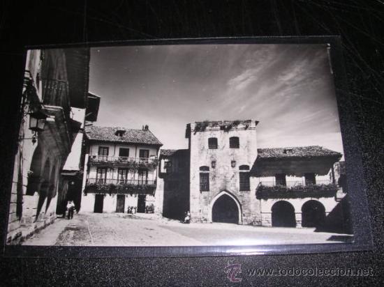 Postales: N.6 SANTILLANA DEL MAR- PLAZA DE ISABEL II Y CASA DE LOS BORJAS-EDC DOMINGUEZ-14X9 CM.