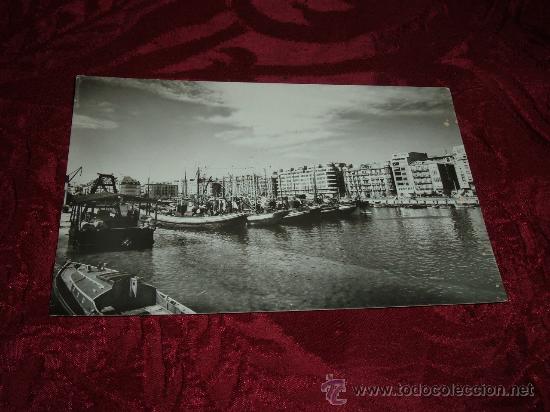 Postcards: santander-muro de puerto chico,foto alfonso dominguez -madrid fisa