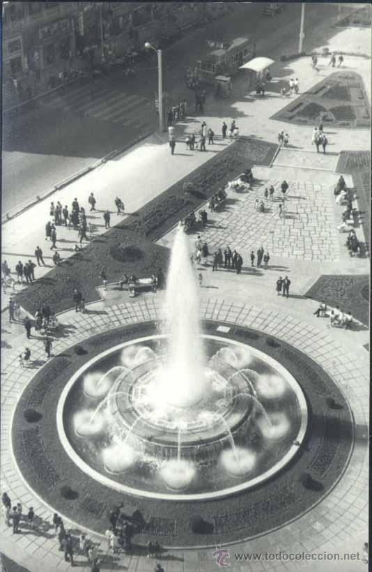 Postcards: SANTANDER.- FOTOGRAF&Iacute;A DE UNA PLAZA CON SU FUENTE