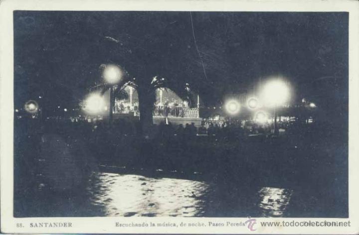 Cartes Postales: SANTANDER.- ESCUCHANDO LA MUSICA, DE NOCHE. PASEO PEREDA