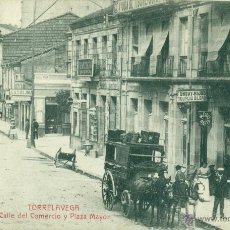 Cartes Postales: TORRELAVEGA. CALLE DEL COMERCIO Y PLAZA MAYOR. DIGIENCIA CABALLOS PARA VIAJEROS.CIRCULADA H. 1910.. Lote 47326219