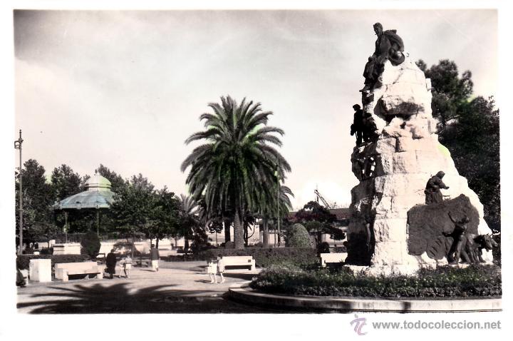 Cartes Postales: SANTANDER-MONUMENTO JARDINES DE PEREDA - ED GARCIA GARABELLA-N&ordm;48-SIN CIRCULAR-COLOREADA DE ACORDEON