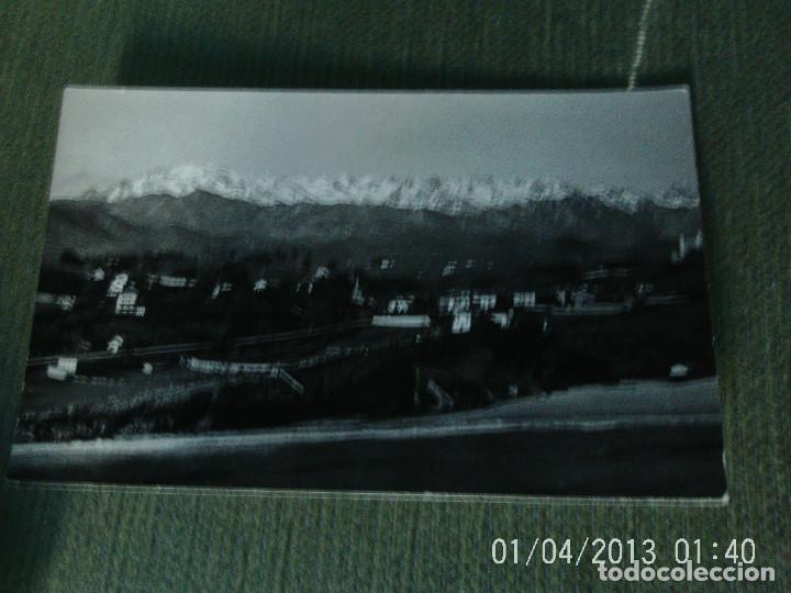 Postales: ANTIGUA POSTAL COMILLAS - AL FONDO LOS PICOS DE EUROPA - FOTO IMPERIO