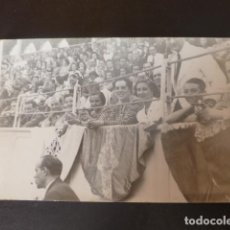 Postales: CASTRO URDIALES CANTABRIA 1942 POSTAL FOTOGRAFICA CORRIDA DE TOROS DIA DE LA VIRGEN PÚBLICO. Lote 212049260