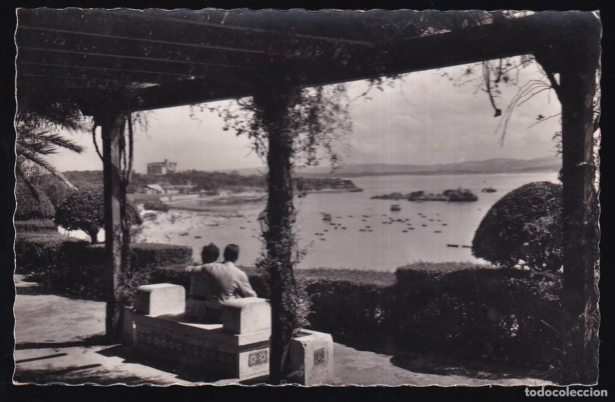 Postales: Santander. *Playa y Palacio de la Magdalena* Circulada 1957. - Foto 1