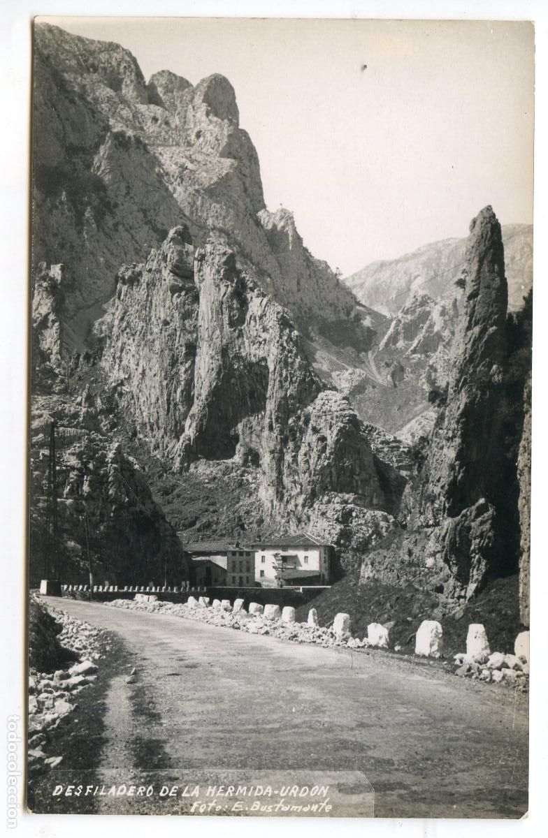 Postales: Desfiladero de La Hermida. Urd&oacute;n. Foto E. Bustamante