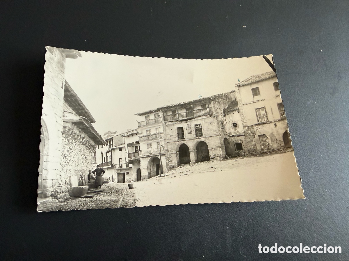 Postales: Postal. SANTILLANA DEL MAR. 32- Una Vista de la Plaza