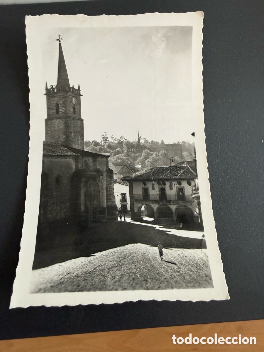 Postales: Postal. COMILLAS. Plaza del Generalisimo Al fondo palacio &hellip;.