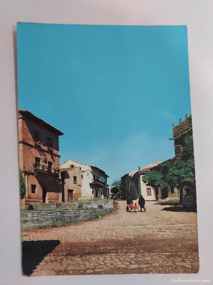 Postales: POSTAL SANTILLANA DEL MAR PLAZA DE LAS ARENAS. 1965. CIRCULADA. CANTABRIA. ANIMADA