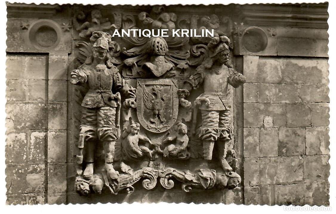 Postales: SANTILLANA DEL MAR N&ordm; 12 DETALLE ESCUDO CASA DE LOS HOMBRONES / EDI. DOMINGUEZ / SIN FRANQUEAR