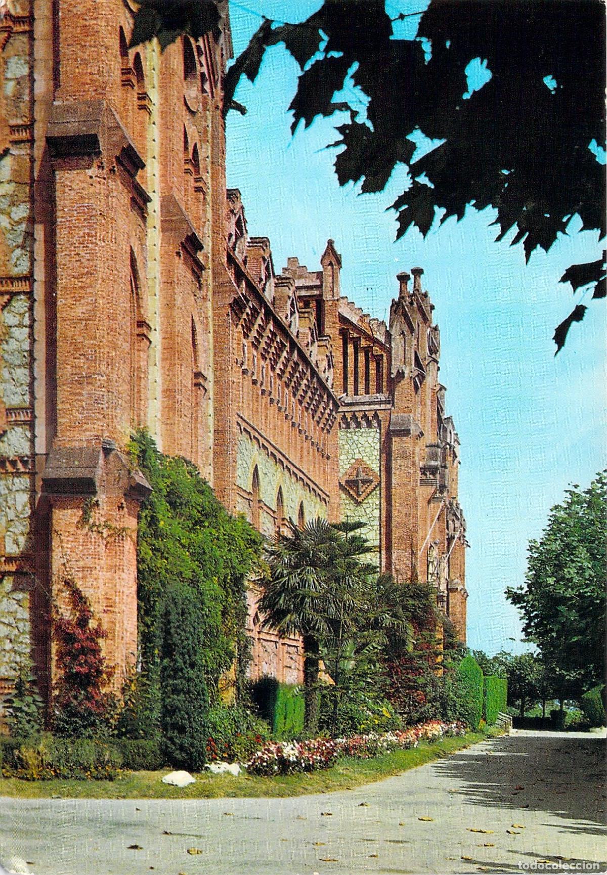 Postales: Postal de la Universidad Pontificia y sus jardines en Comillas