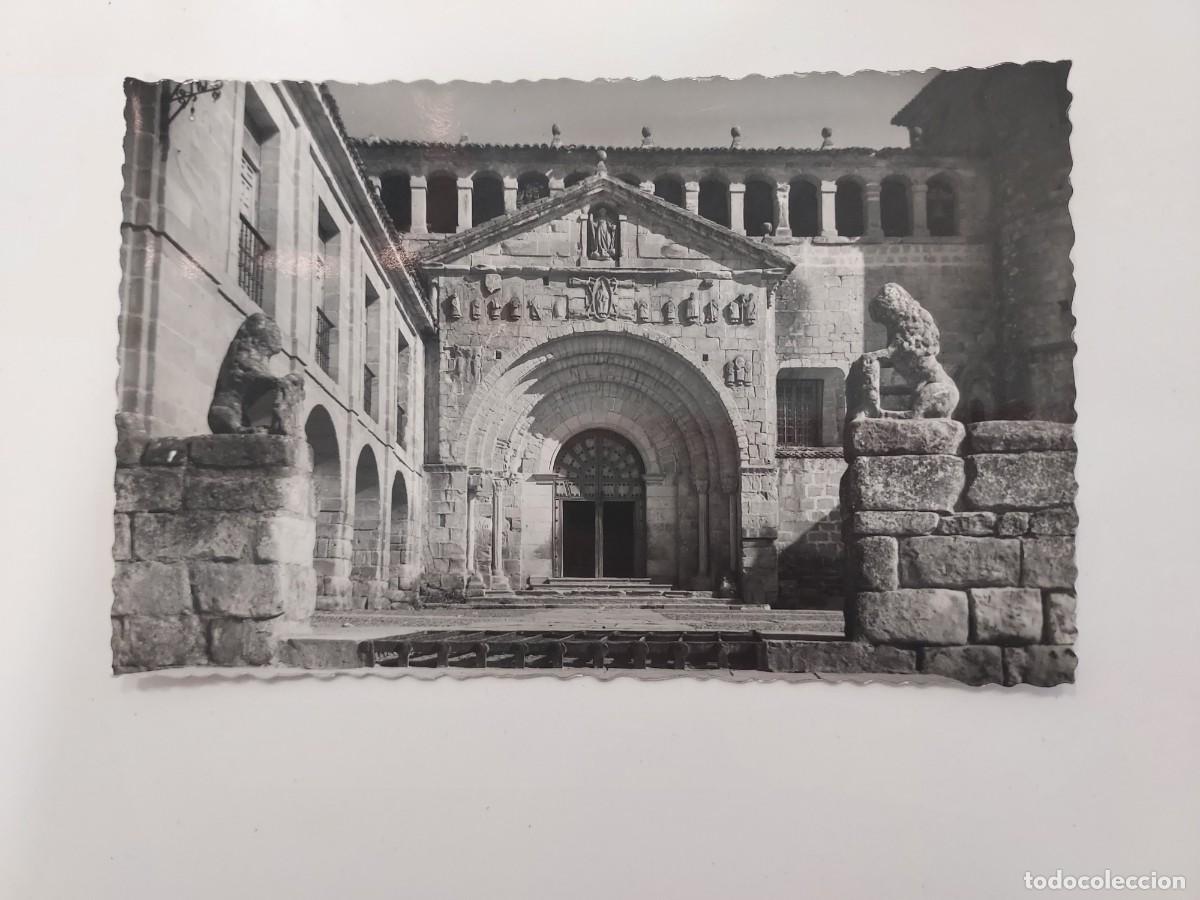 Postales: POSTAL SANTILLANA COLEGIATA PORTADA PRINCIPAL. A&Ntilde;OS 1950. SIN CIRCULAR. GARRABELLA 3. CANTABRIA