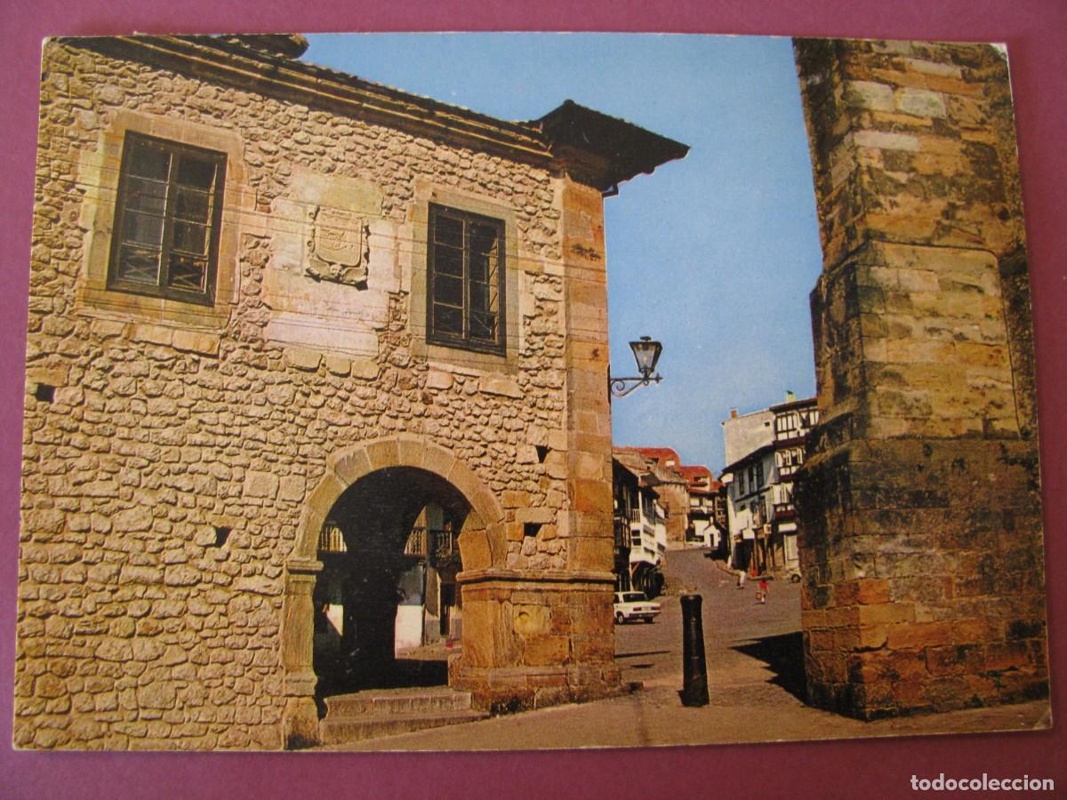Postales: POSTAL DE COMILLAS. AYUNTAMIENTO Y PLAZA DEL GENERALISIMO. FOTO IMPERIO. CIRCULADA