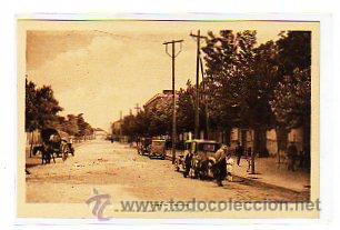 Postkarten: Ciudad Real. Alcazar de San Juan.Otro aspecto del paseo de la Estacion. Coches  . L. Roisin. n&ordm; 18.