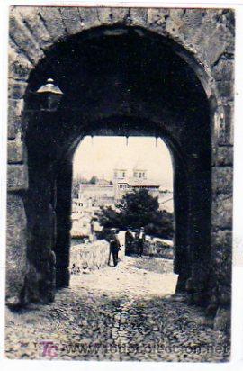 Postkarten: Toledo.30 Puerta del arco de la luz. Publicidad en el reverso de Confiter&iacute;a y f&aacute;brica de mazap&aacute;n.